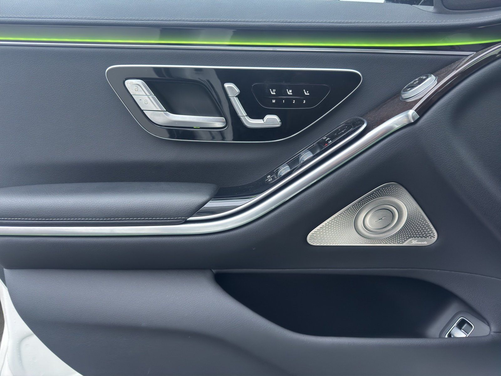 Fahrzeugabbildung Mercedes-Benz S500 4M L FirstClass 4xMassage FondTV Pano Chauf