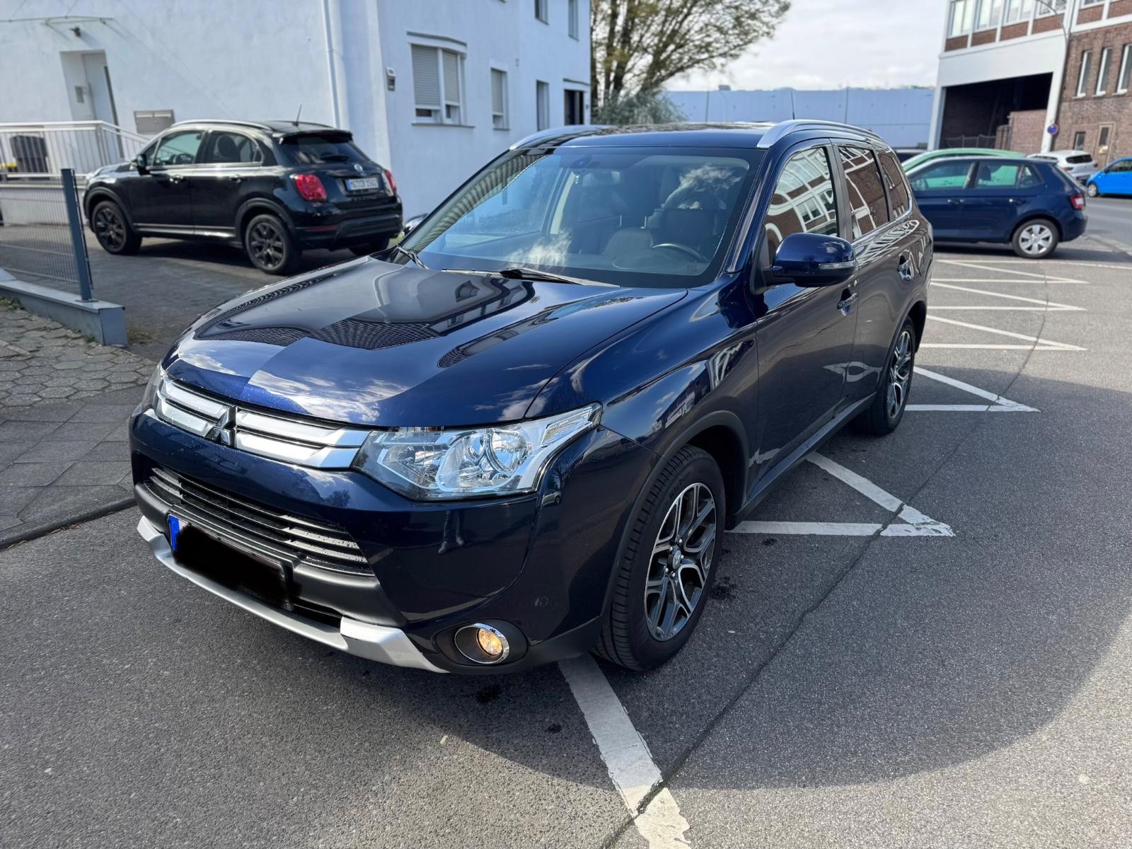 Mitsubishi Outlander Plus 4WD *7 Sitzer*V-LEDER*