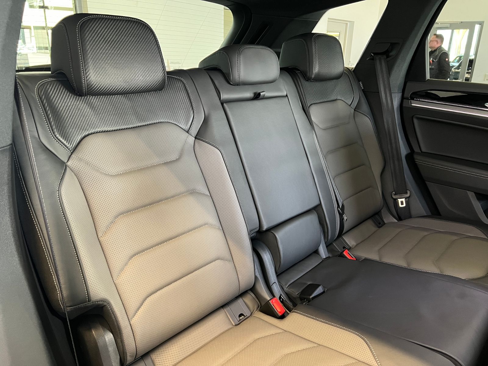 Fahrzeugabbildung Volkswagen Touareg R-Line 3.0 V6 TDI 4MOTION *AHK,LED,Luftf