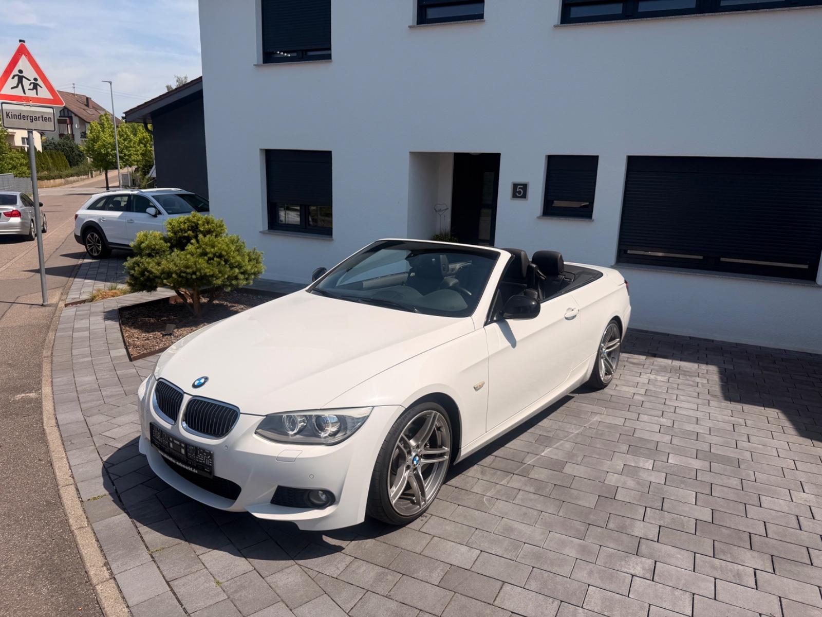 BMW 325i Cabrio E93 Automatik/Navi/M-Paket