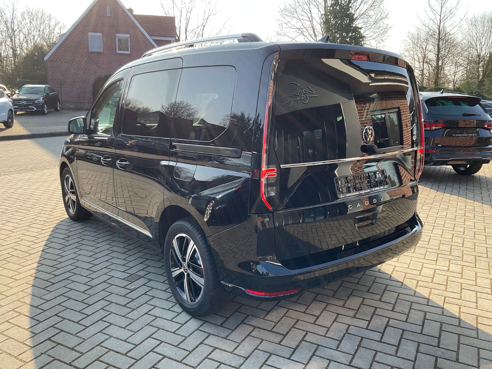 Fahrzeugabbildung Volkswagen Caddy 2,0TDI DSG Style,7Sitze,LED,Panorama,ACC