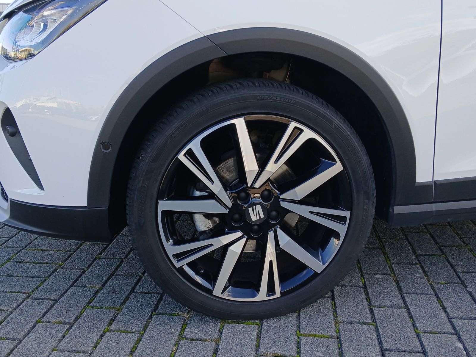 Fahrzeugabbildung SEAT Arona TSI Xperience DSG LED AHK ACC RFK SH 18"