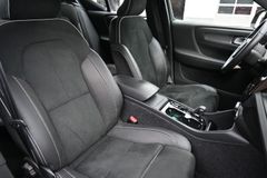 Fahrzeugabbildung Volvo XC40 T4 Autom. R-Design*FSHZG*RFK*BLIS*ACC