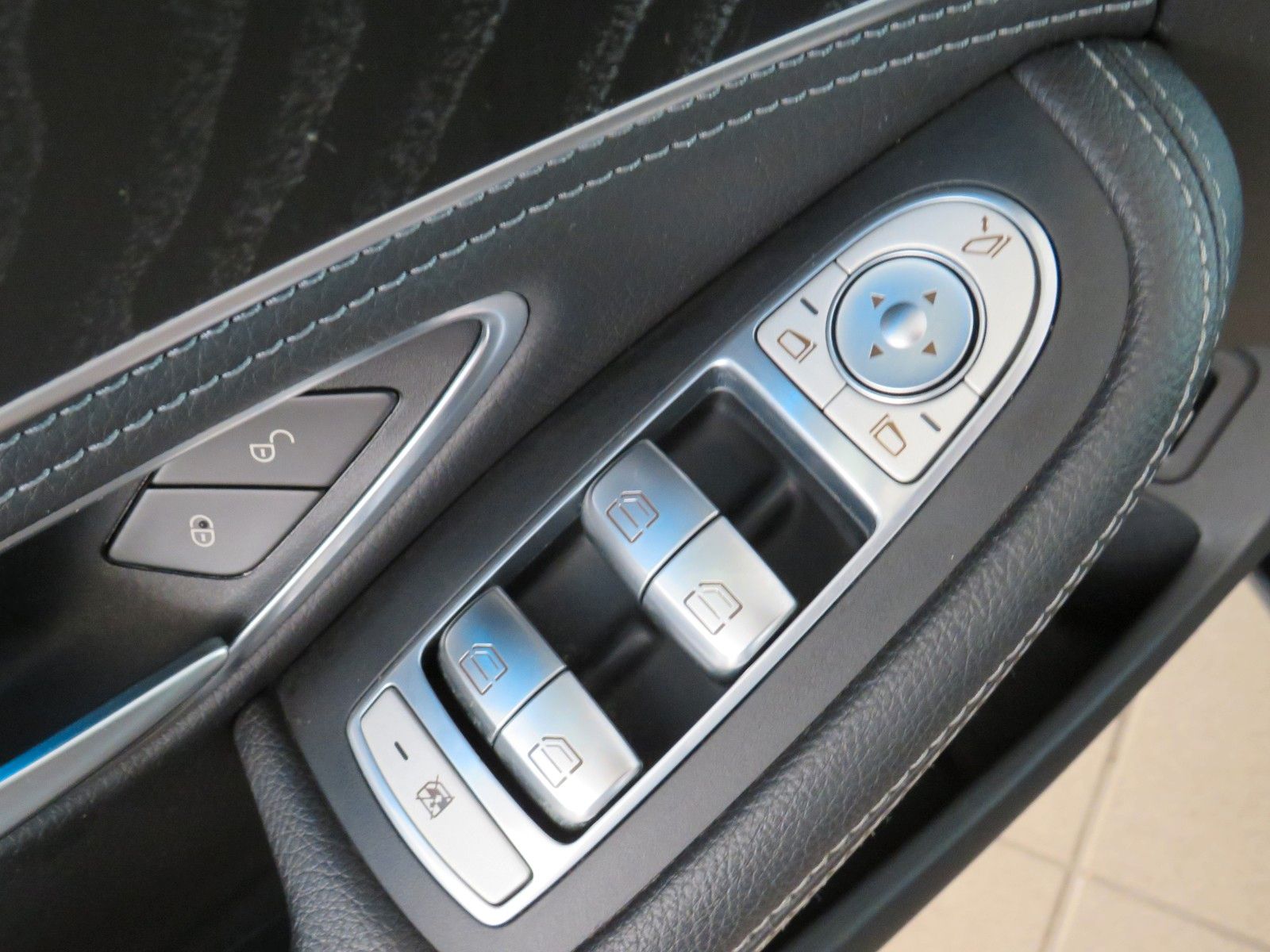 Fahrzeugabbildung Mercedes-Benz C 200Td*Night*Pano*Sound*Standh*Leder*LED *COMAN