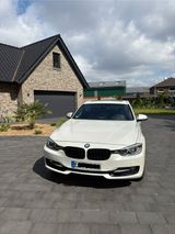 BMW 330d xDrive - BMW 330 aus 2013 mit Diesel-Antrieb: Limousine