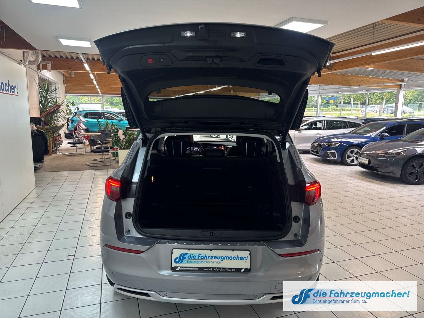 Fahrzeugabbildung Opel Grandland Ultimate 1.5 DNavi Leder Kamera Klimas