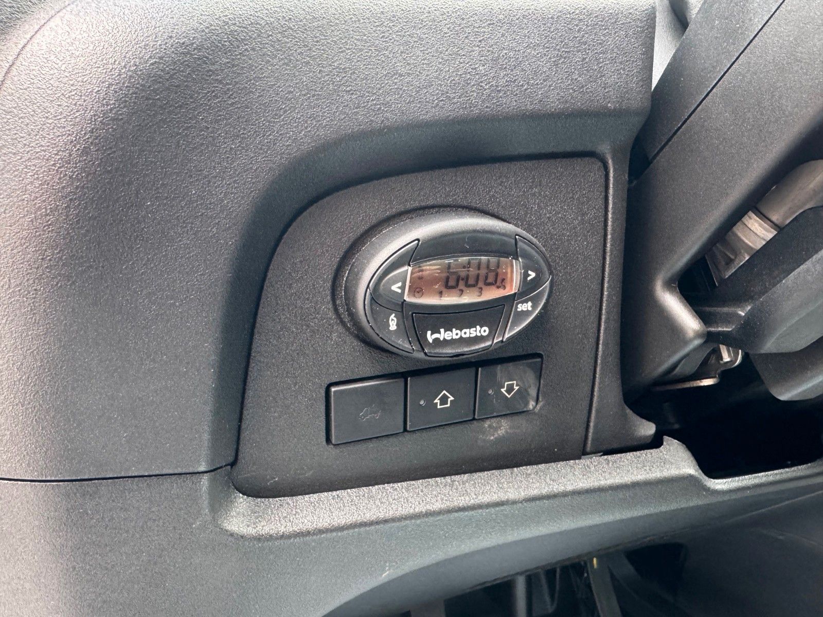 Fahrzeugabbildung Iveco Daily 70C18 H 3.0L *AHK*7-Sitze*Standheizung*
