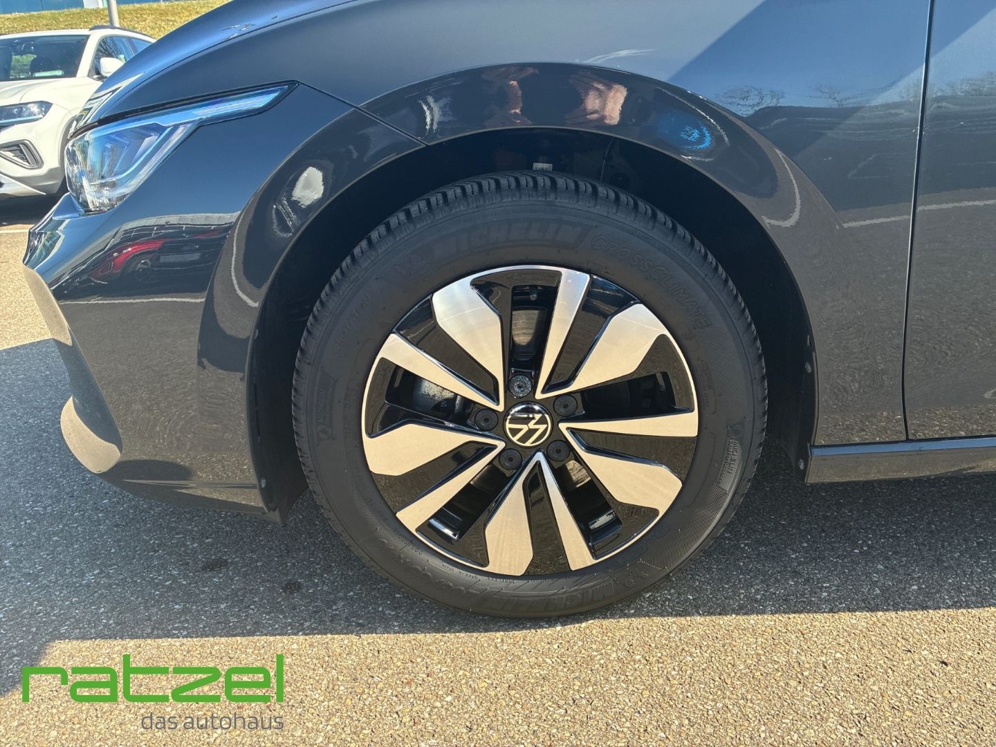 Fahrzeugabbildung Volkswagen Golf GOAL 1.5 eTSI DSG Allwetter+PDC+SHZ+LED