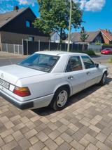Mercedes-Benz E 200 E 200 - gebrauchte Mercedes-Benz E 200 aus dem Jahr 1990