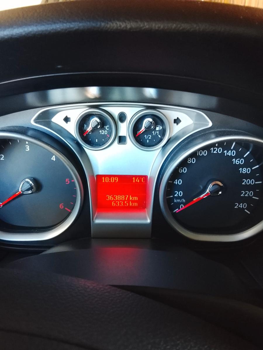 Ford Focus 2010 — photo 7