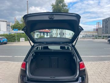 Volkswagen Golf - 8