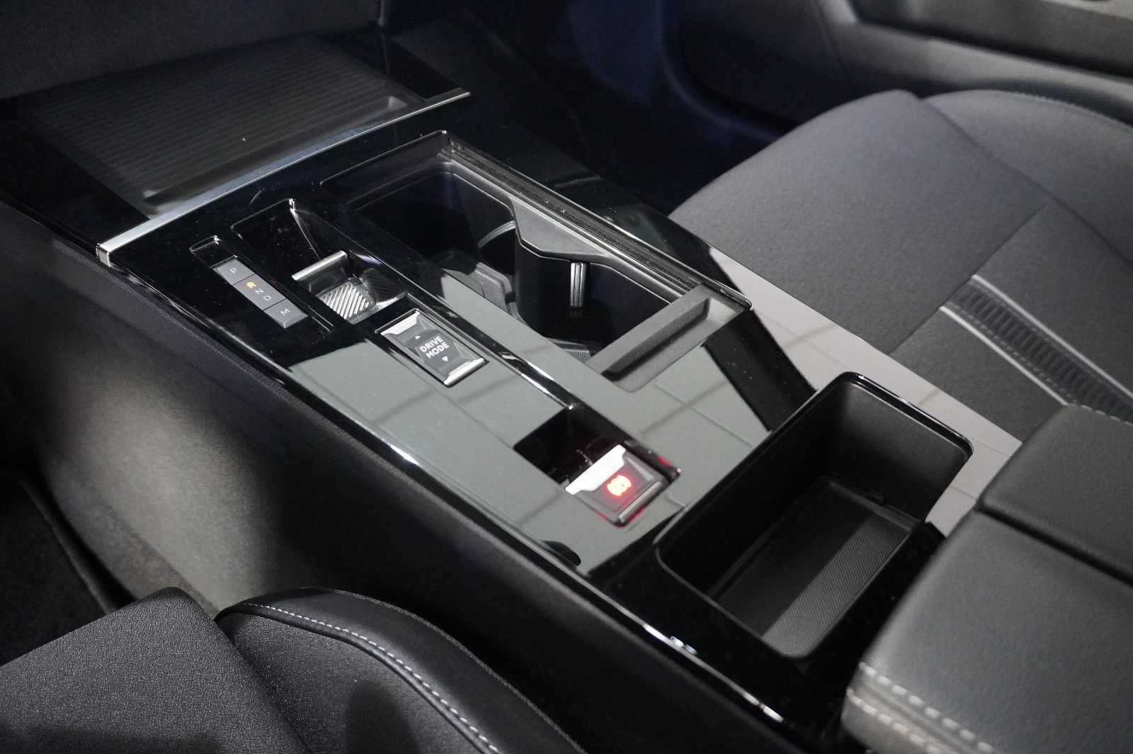 Fahrzeugabbildung Opel Astra L ST 1.2T GS SPORT NAVI/LED/360°/SPORT/DAB