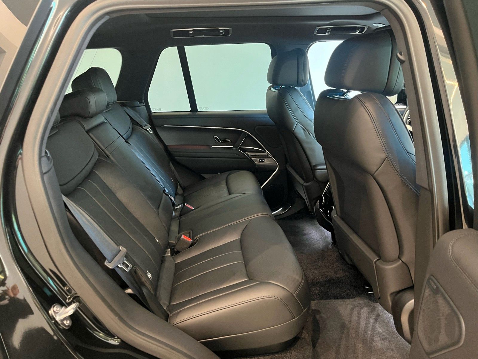 Fahrzeugabbildung Land Rover Range Rover P460e HSE Hybrid AHK & Panoramadach