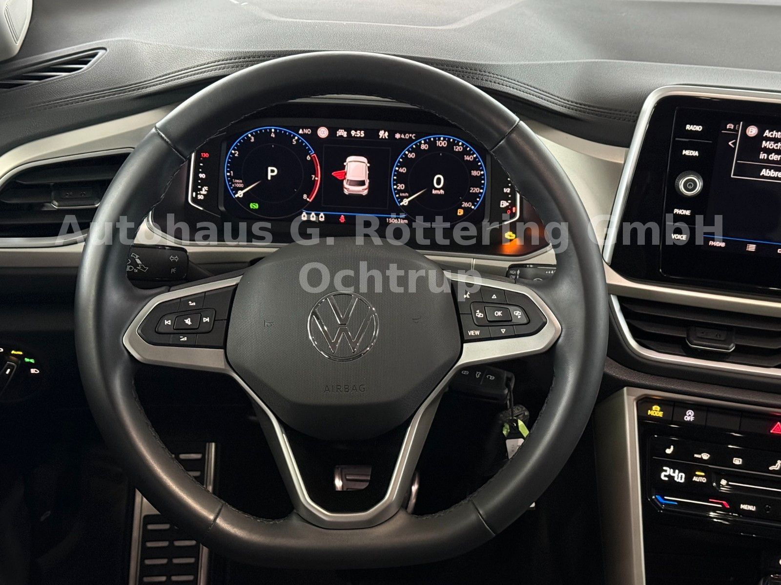 Fahrzeugabbildung Volkswagen T-Roc Move 1.5 TSI DSG LED+NAV+PDC+APP+SHZ+KAM