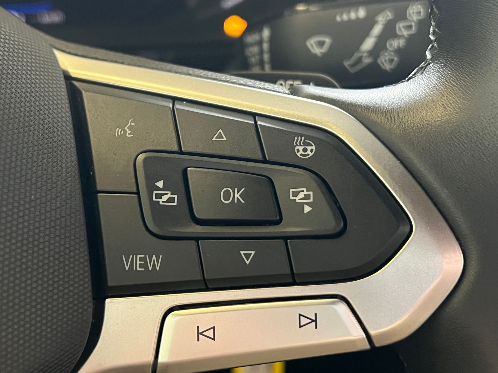 Fahrzeugabbildung Volkswagen T-Roc Style 1.5 TSI DSG *Garantie, AHK, Black St