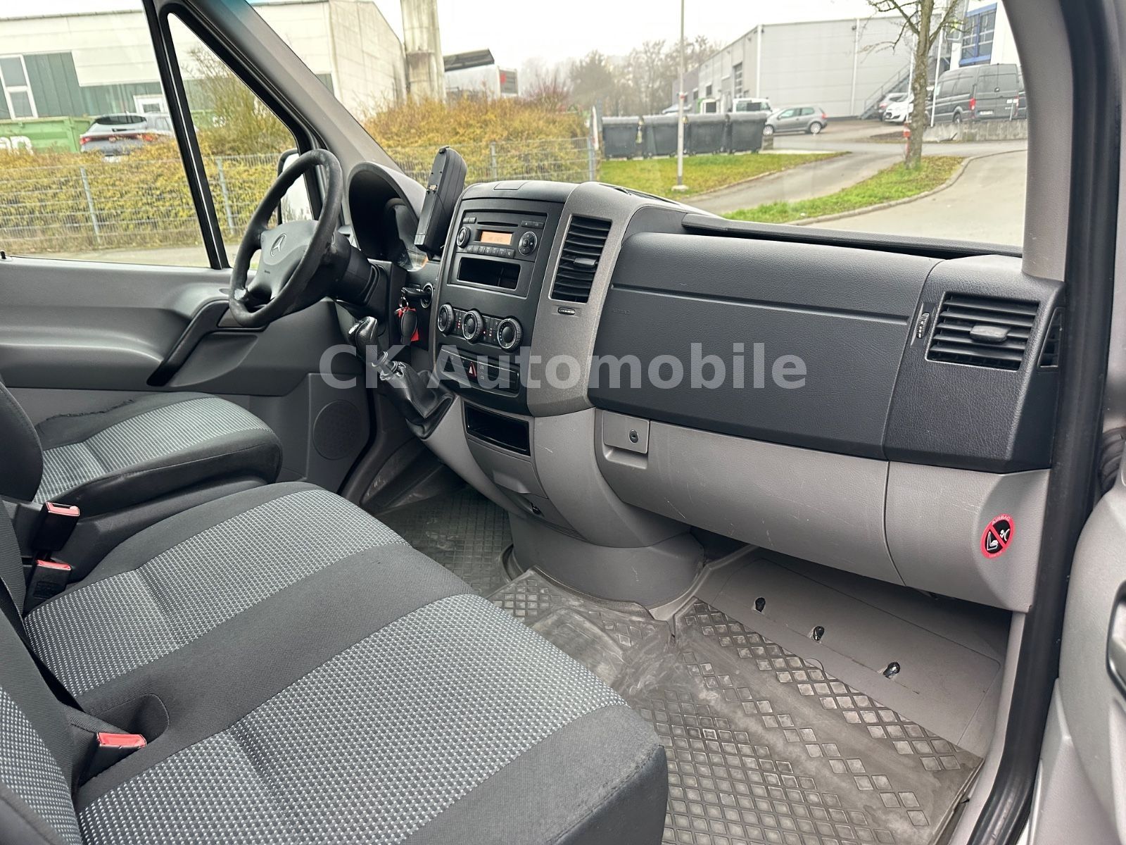 Fahrzeugabbildung Mercedes-Benz Sprinter II Kombi 315 CDI/9 Sitze/Klima/Tempomat