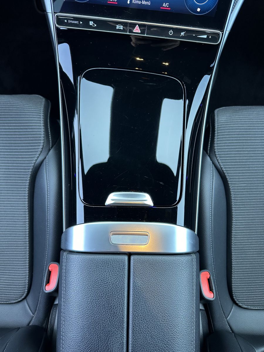 Fahrzeugabbildung Mercedes-Benz C 220d T Avantgarde NAV+LED+KAM+VCOCKPIT+CARPLAY