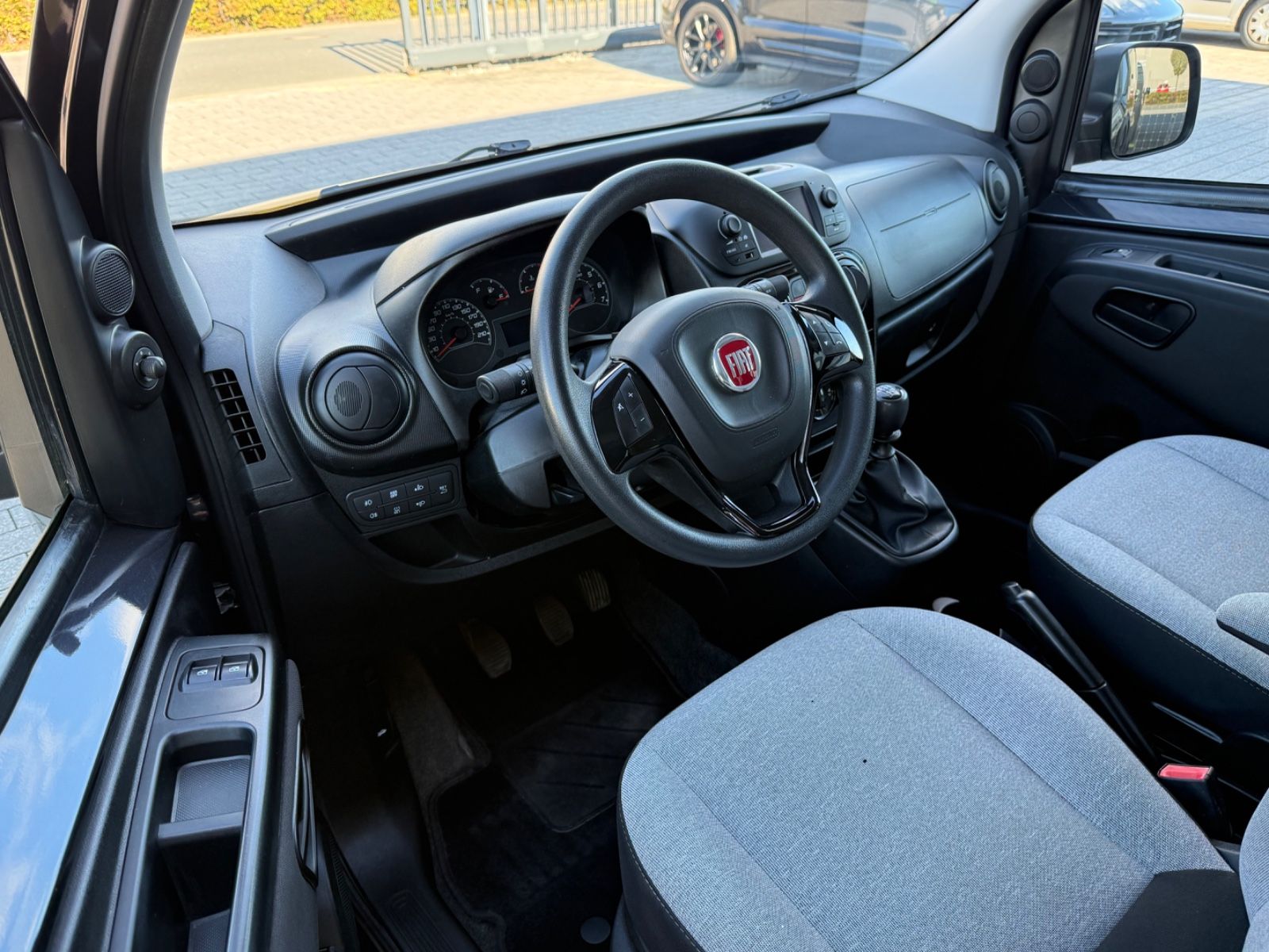 Fahrzeugabbildung Fiat Qubo Lounge KLIMAANLAGE SITZHEIZUNG PDC