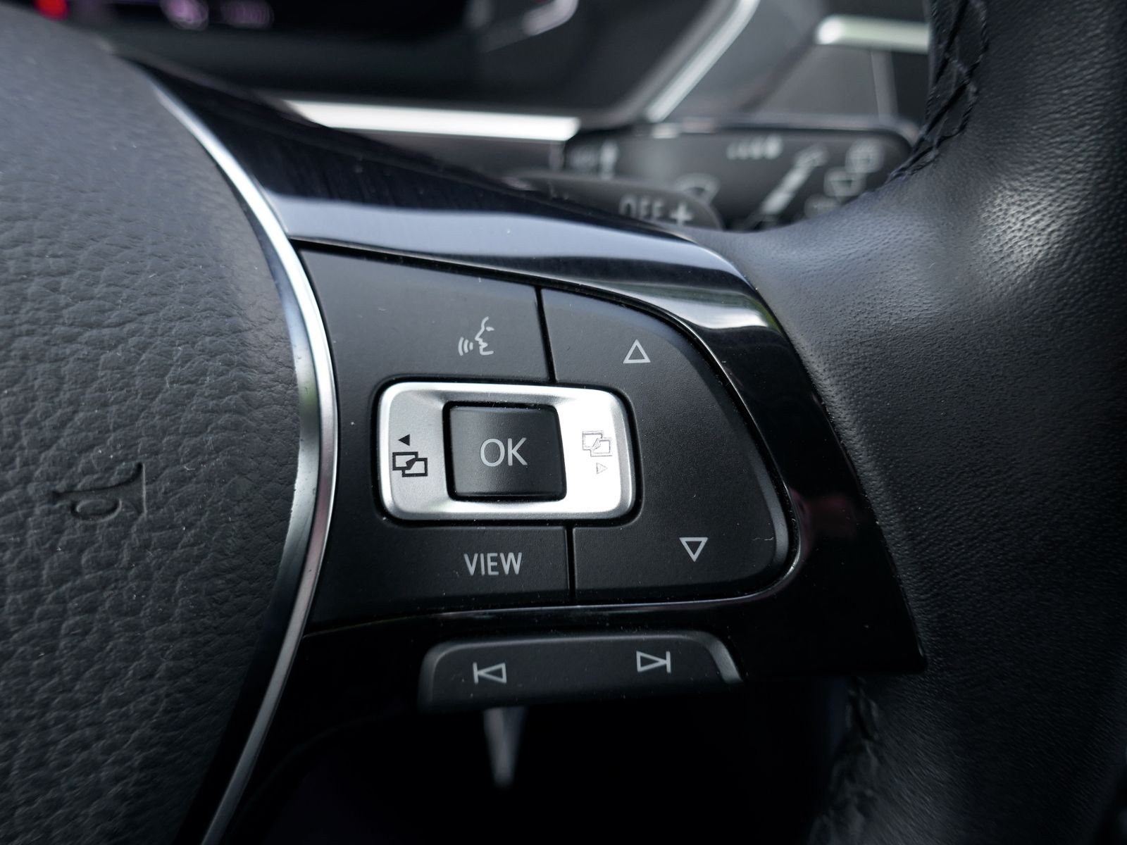 Fahrzeugabbildung Volkswagen Tiguan Highline 2.0 TDI 4MOTION LED AHK RFK ACC