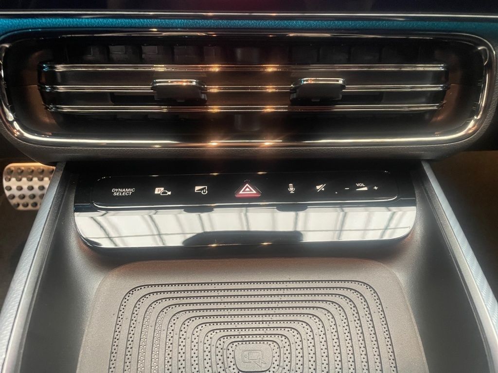 Fahrzeugabbildung Mercedes-Benz CLA 180 ++AMG-LINE+AHK+MULTIBEAM+WINTER-PAKET++