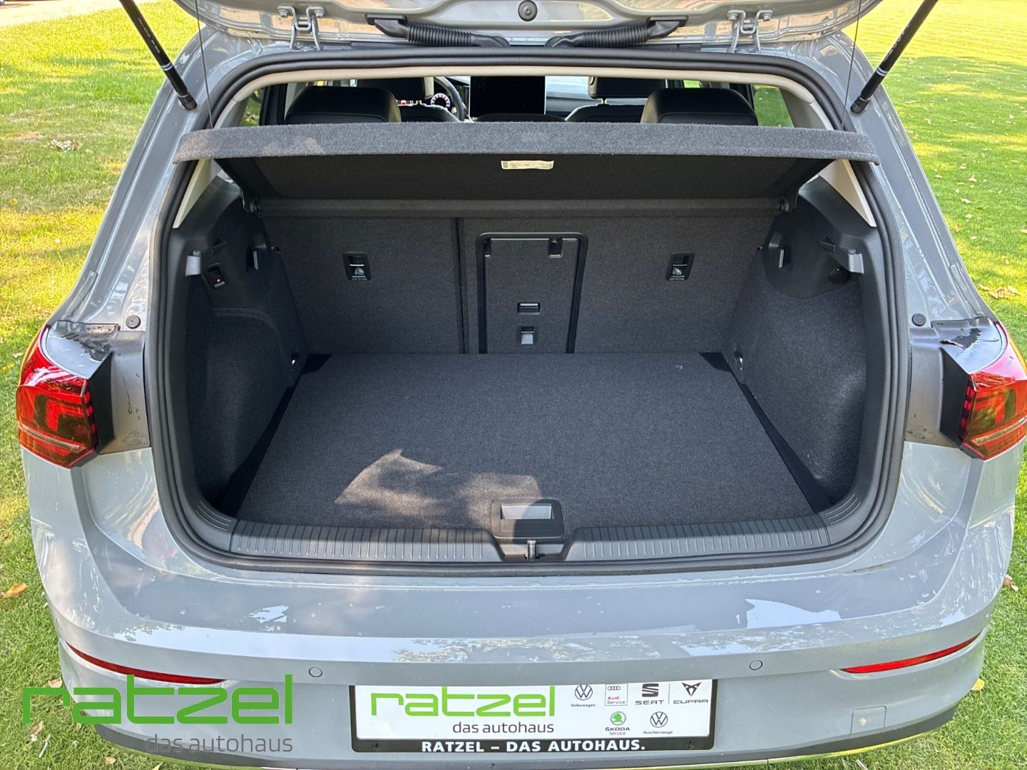 Fahrzeugabbildung Volkswagen Golf GOAL 1.5 TSI  AHK+LED+Allwetter+PDC+Kamera