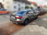Mercedes-Benz Mercedes Benz A Klasse 220 Limousine - Mercedes-Benz E 220 mit Benzin-Antrieb: Automatik
