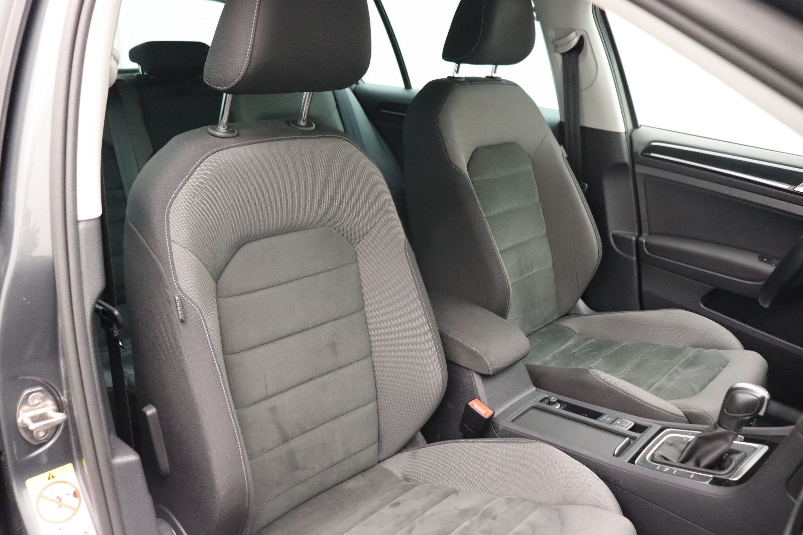 Fahrzeugabbildung Volkswagen Golf VII Lim. 1.5  Highline DSG ACC LED Kamera