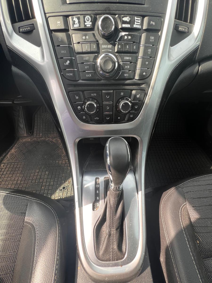 Opel Astra 2012 — photo 12
