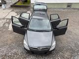 Hyundai i30 1.6 CRDi Lim. Classic**EURO 4**KLIMA**AHK** - Hyundai i30 mit Diesel-Antrieb: Limousine, 1.4