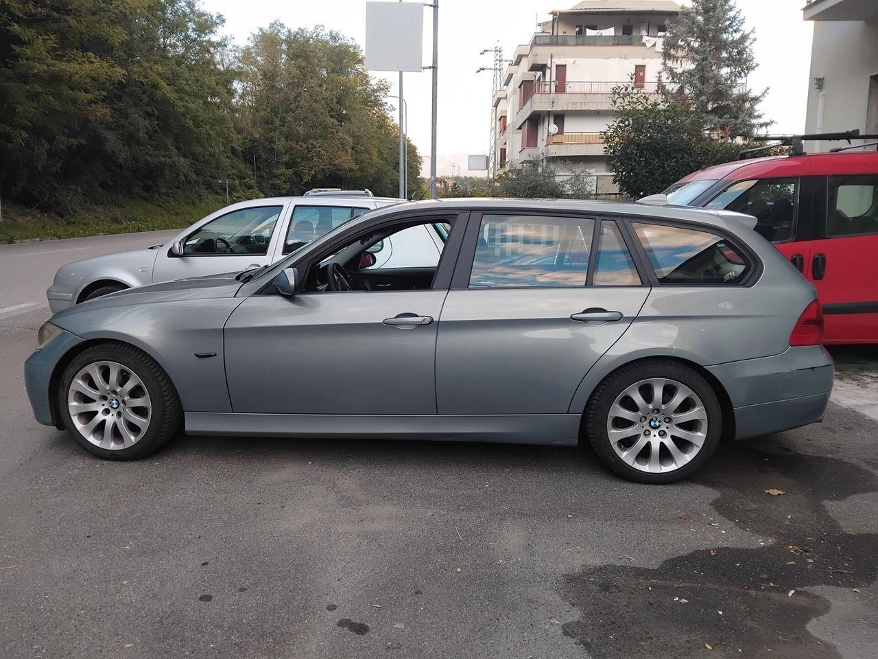 BMW 320 2007 — interior
