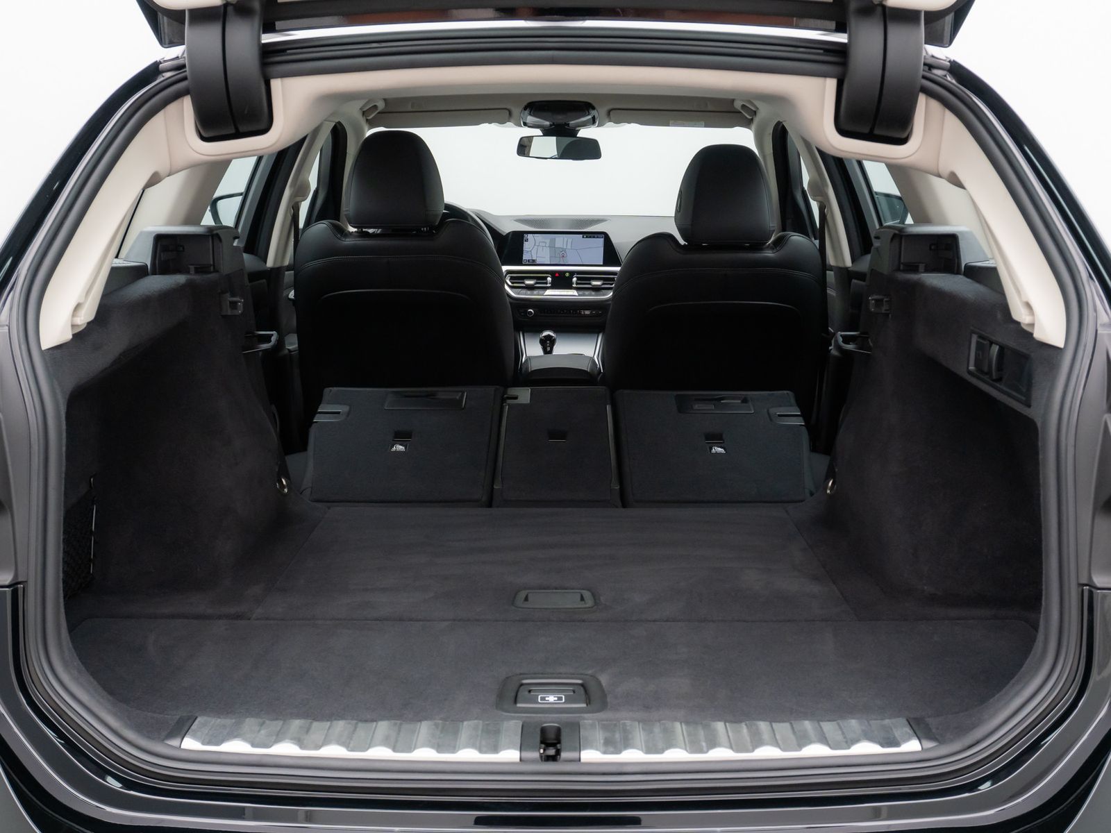 Fahrzeugabbildung BMW 320d DAB HiFi PDC Alarm Sport Geschwindigkeitsre