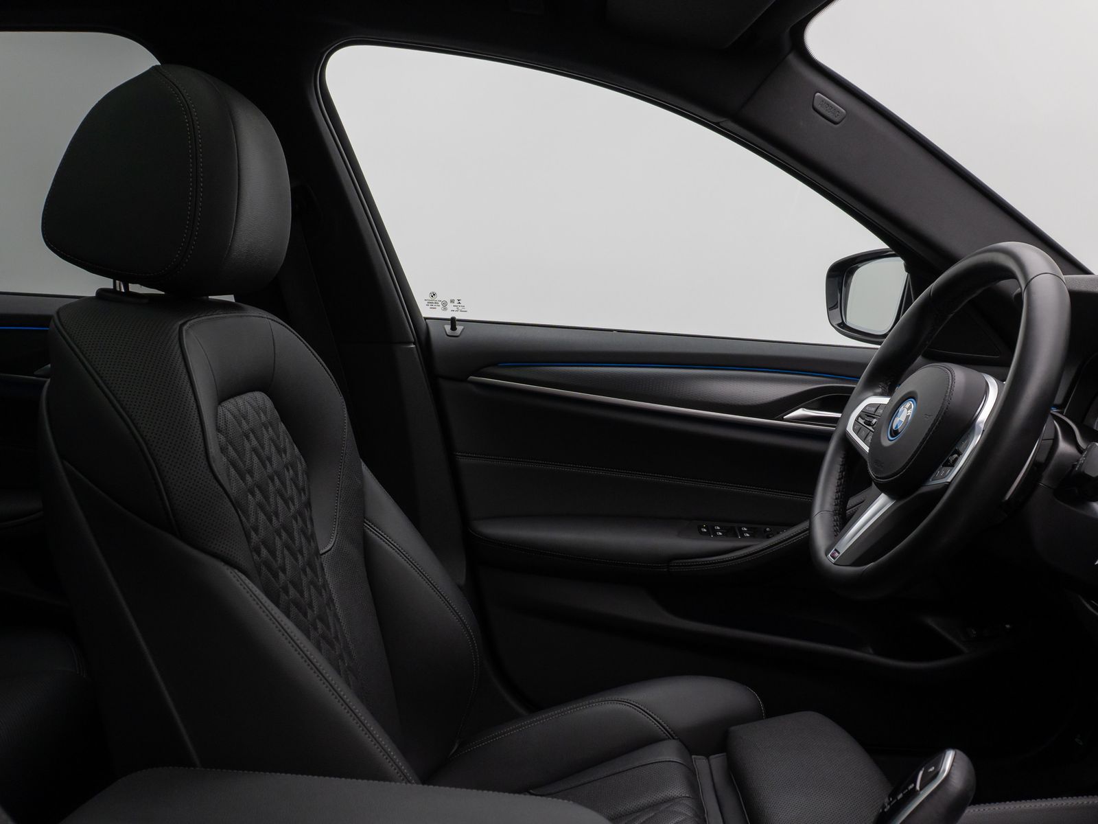 Fahrzeugabbildung BMW 530e M Sport Panorama Kamera DAB HiFi Alarm LED