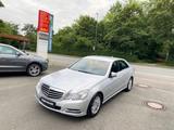 Mercedes-Benz E 200 CGI BlueEFFICIENCY Automatik Elegance - Mercedes-Benz E 200: Elegance
