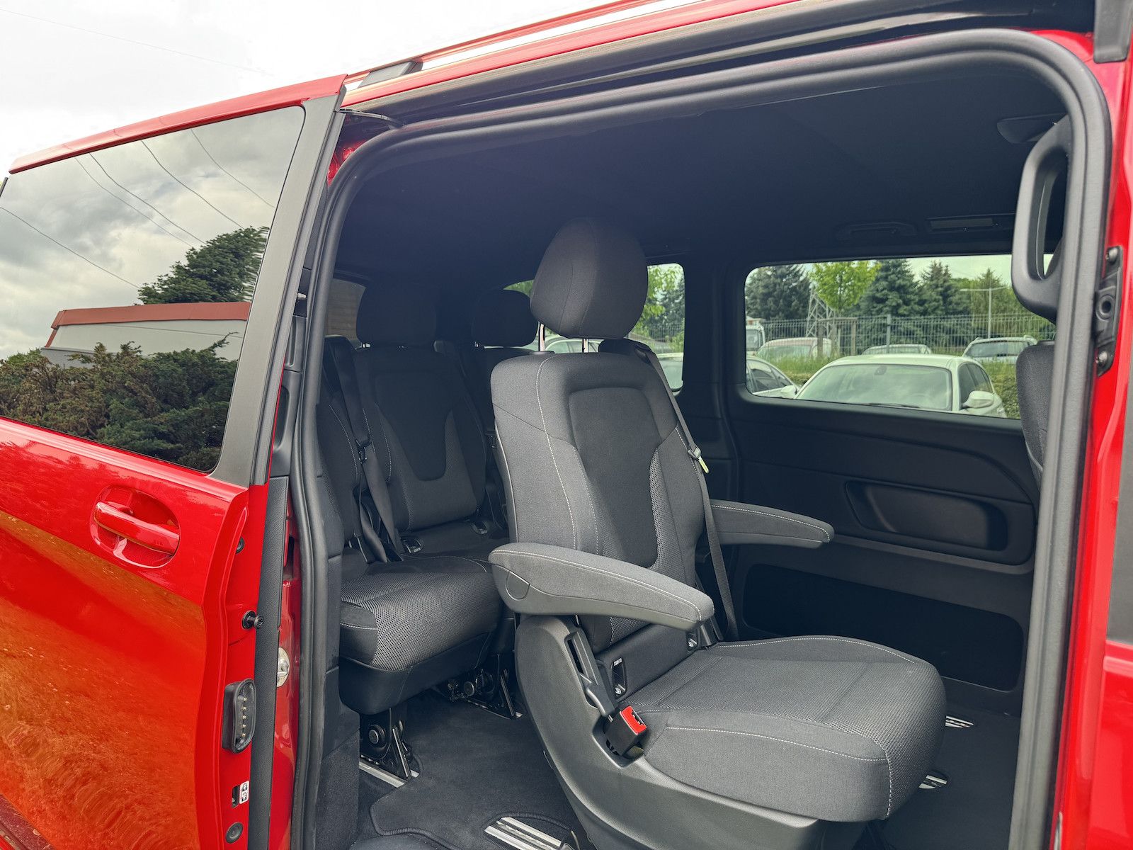 Fahrzeugabbildung Mercedes-Benz V 250 EDITION lang/Navi/DAB/Spur/StandHz