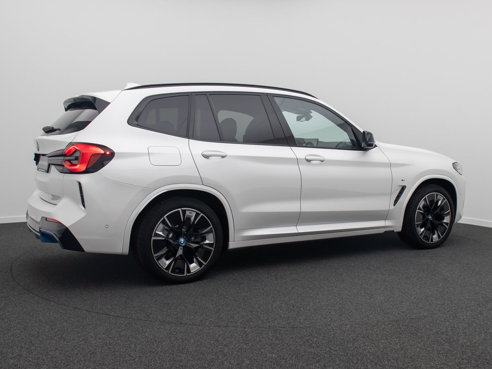 Fahrzeugabbildung BMW iX3 Impressive ACC 360°HUD AHK DAB Panorama H/K