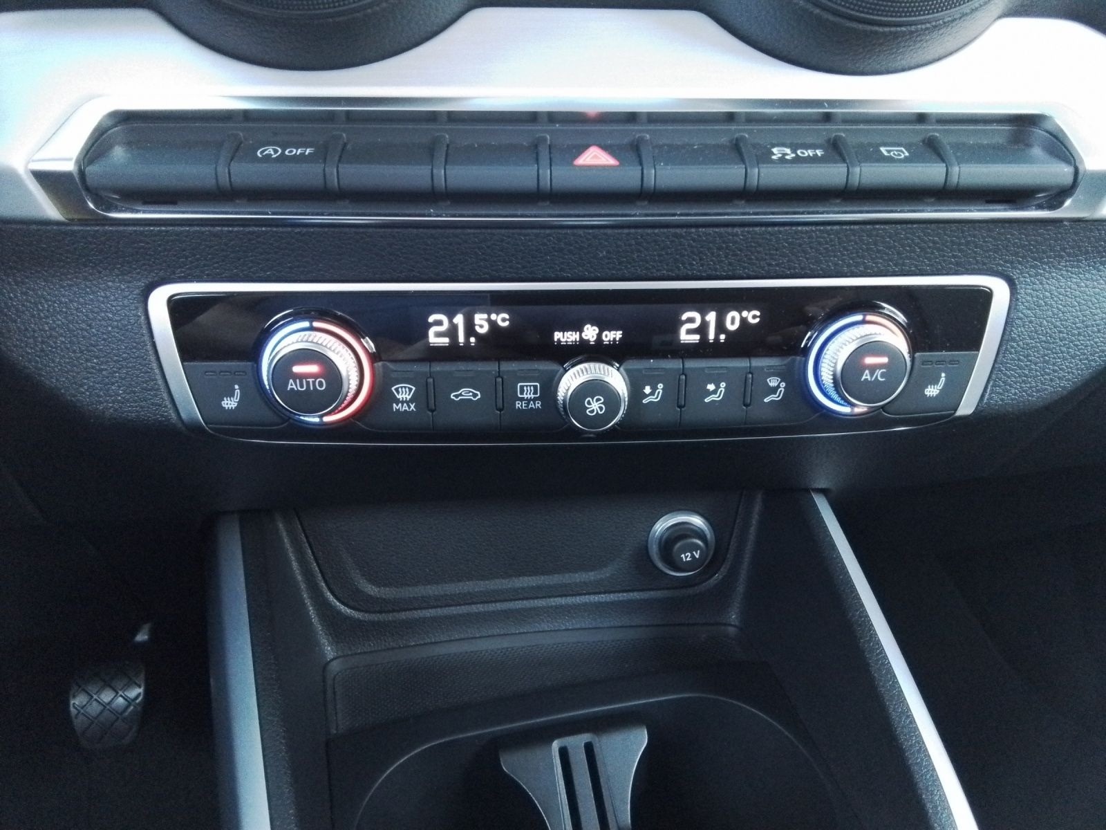 Fahrzeugabbildung Audi Q2 30 TFSI sport LED NAVI SOUND PDC SHZ LM