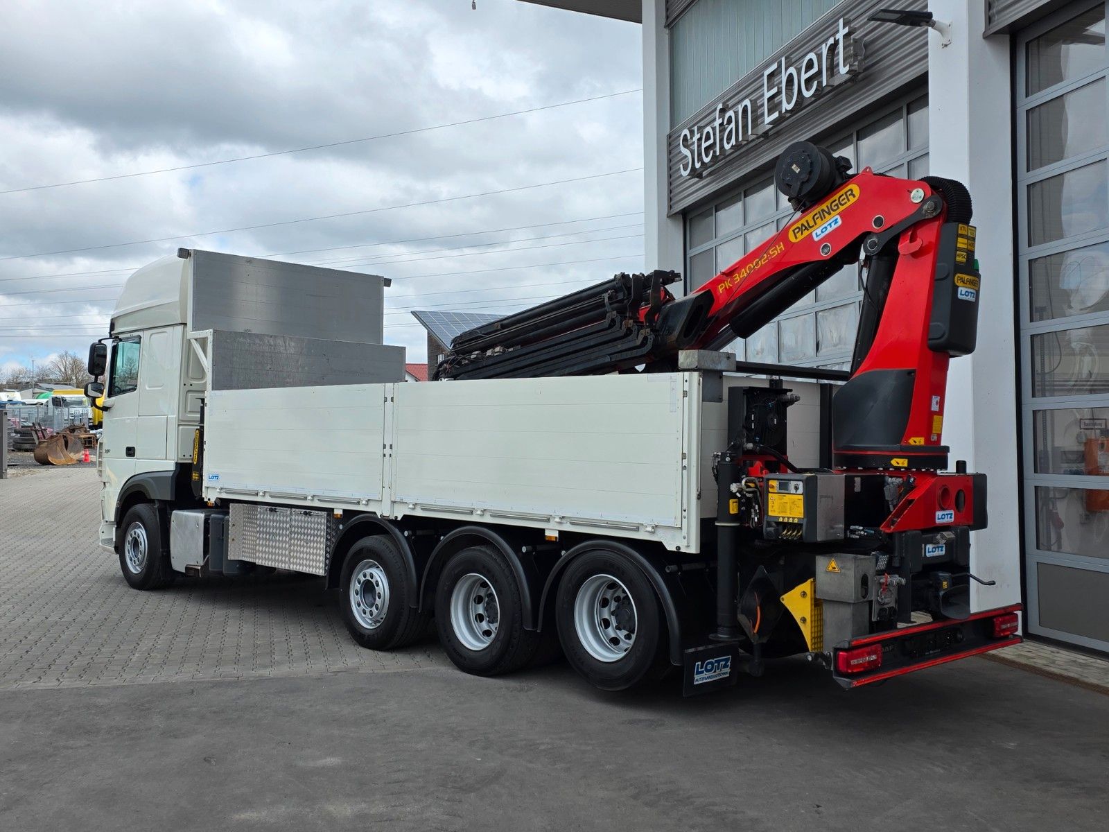 Fahrzeugabbildung DAF XF 530 8x2 Palfinger PK 34002 SH+JIB+Winde Funk