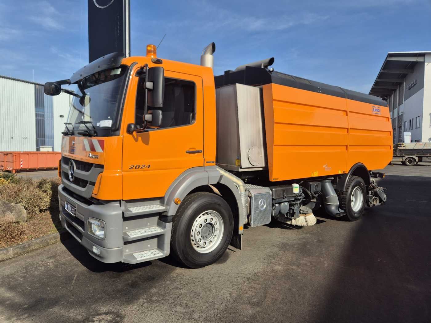 Fahrzeugabbildung Mercedes-Benz Axor 2024 L Schmidt Airportsweeper AS 990
