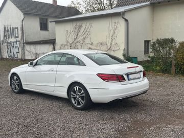 Mercedes E 200 - 4