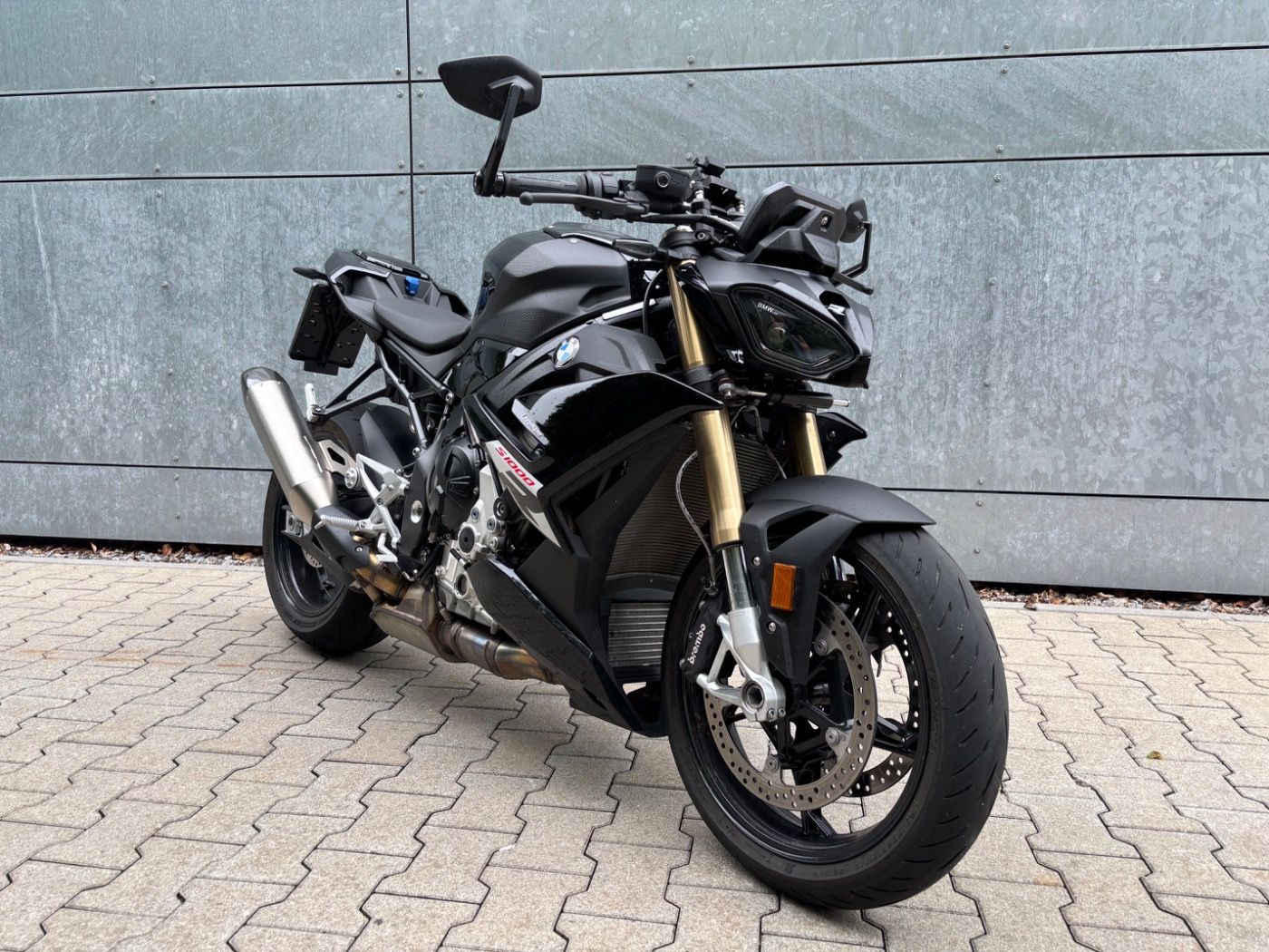 Fahrzeugabbildung BMW S 1000 R 2 Pakete Akrapovic