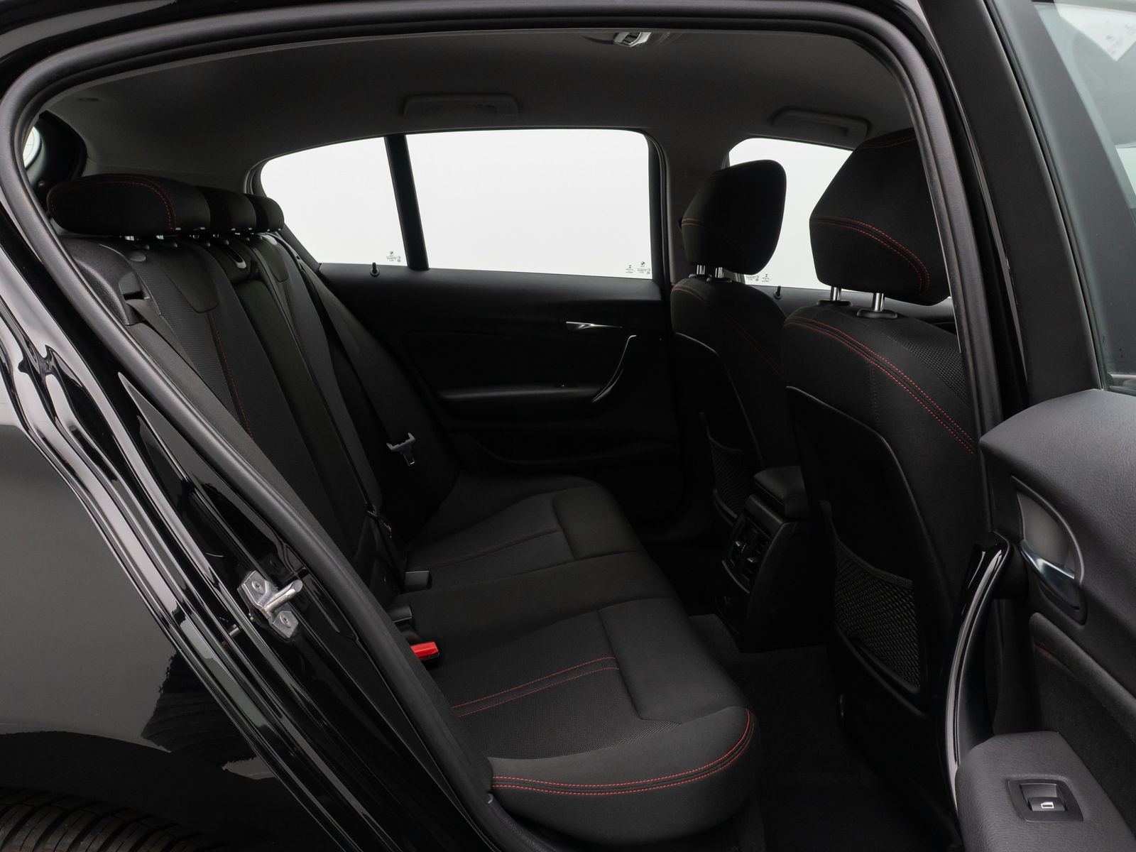Fahrzeugabbildung BMW 118i Sport Line LED NaviBusiness Lordos Tempomat