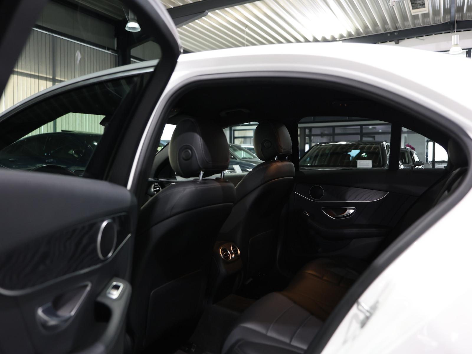 Mercedes-Benz C 180 CGI LIMOUSINE AMG-LINE STYLING VOLL-LEDER