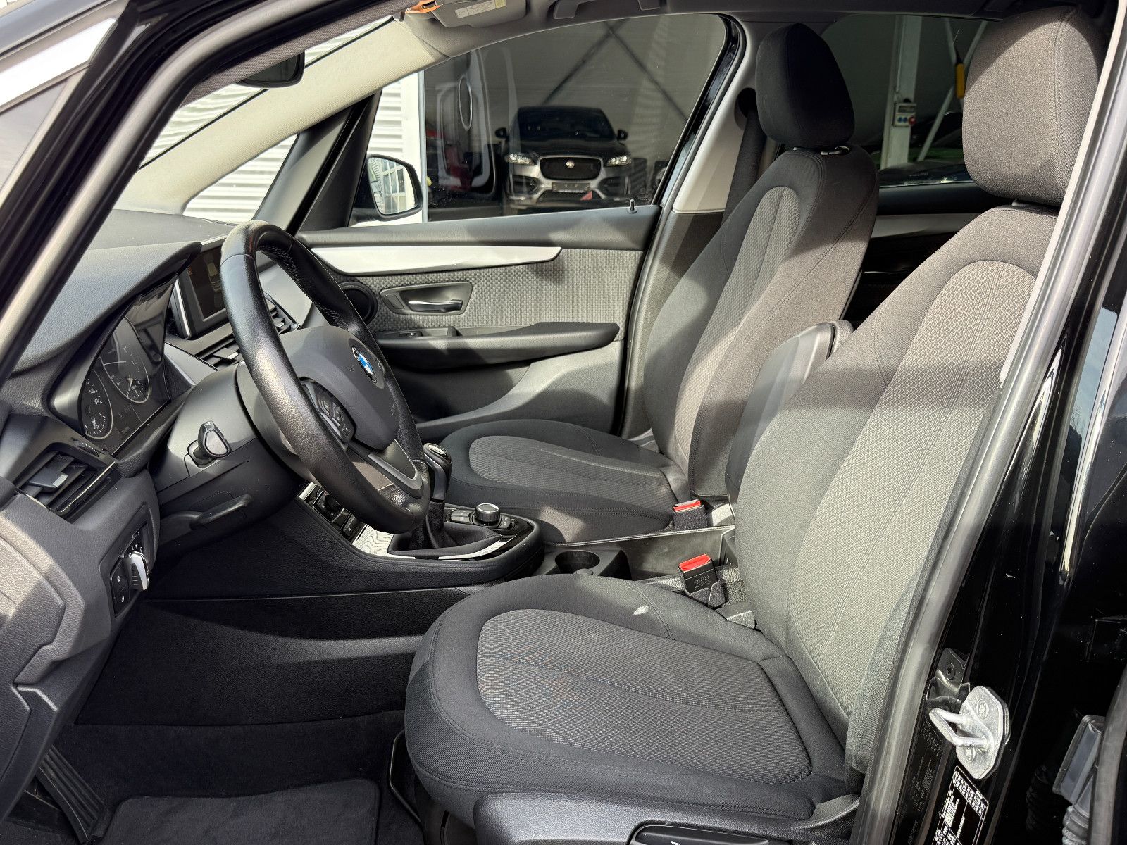 Fahrzeugabbildung BMW 218 Active Tourer Advantage GRA LED PDC SHZ