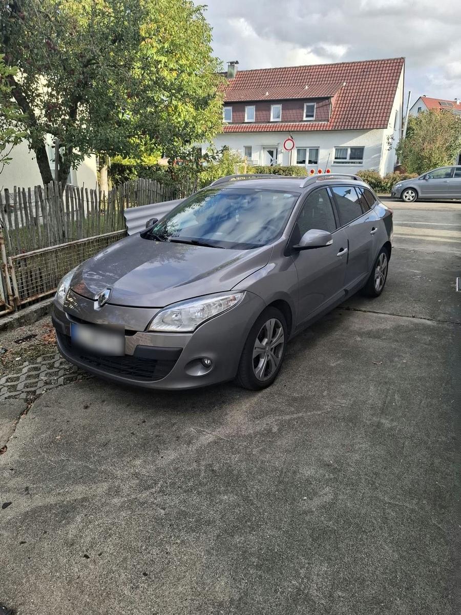 Renault Megane 2011 — rear view