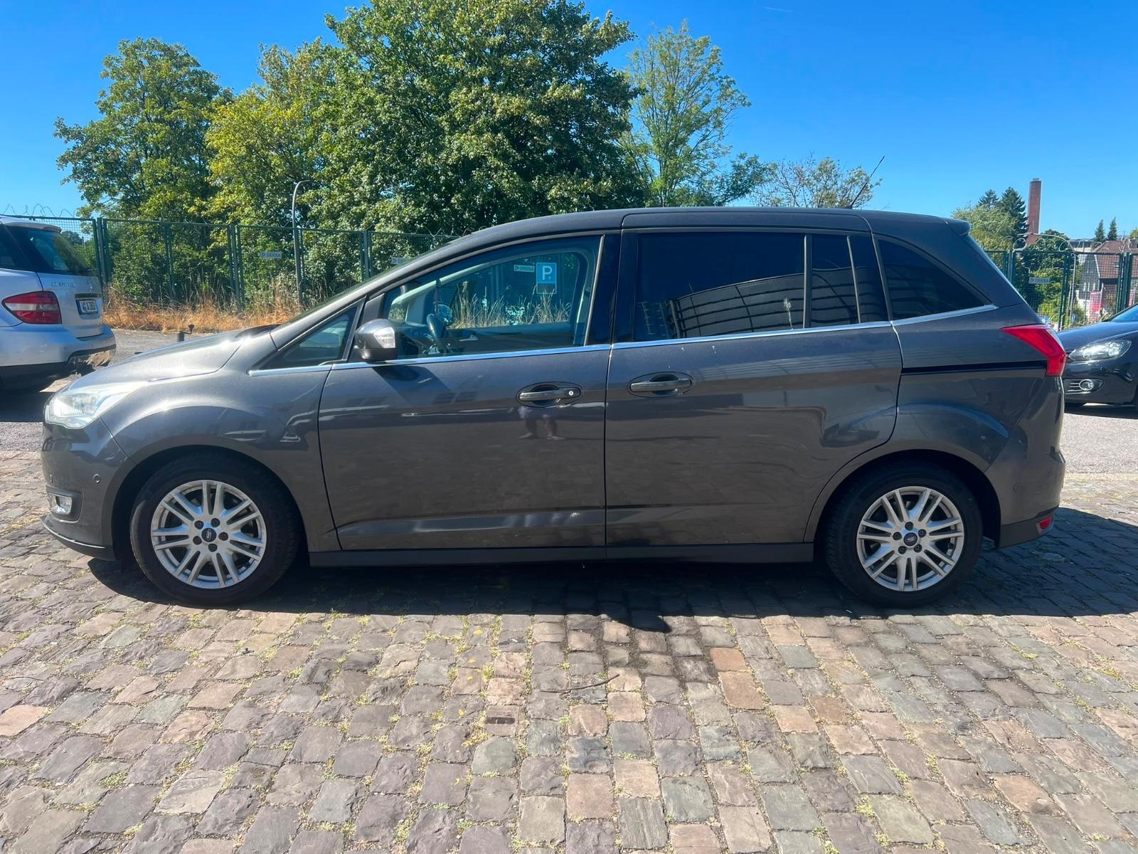 Ford Grand C-MAX 2015 — photo 11