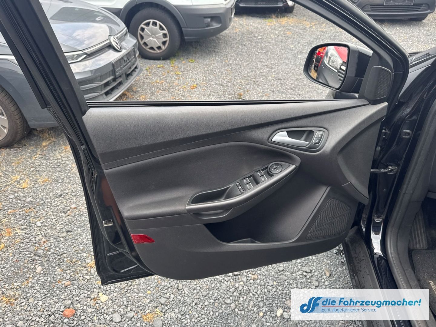 Fahrzeugabbildung Ford Focus Business Navi SHZ LenkradHZG *1502 *EXPORT