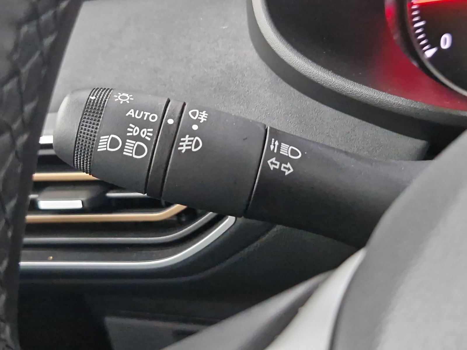 DACIA Sandero Stepway ECO-G 100 Extreme+ Navi – Bild 29