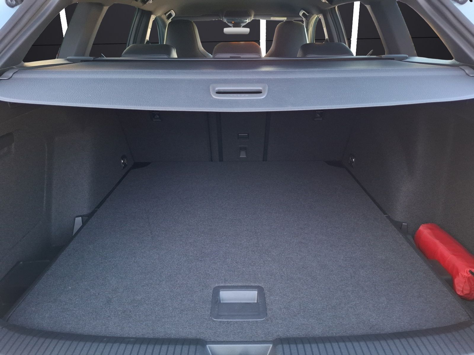 Fahrzeugabbildung Volkswagen Golf VIII Variant eTSI R-Line DSG LEDplus Navi A