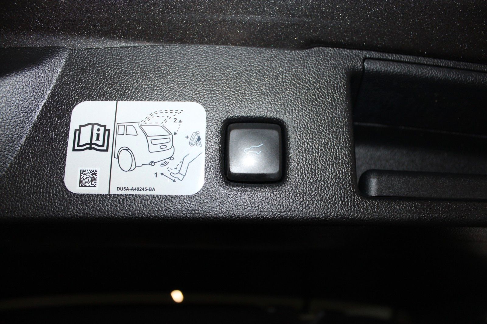 Fahrzeugabbildung Ford Kuga 2.5 PHEV ST-Line Aut. NAVI CAM WinterPaket