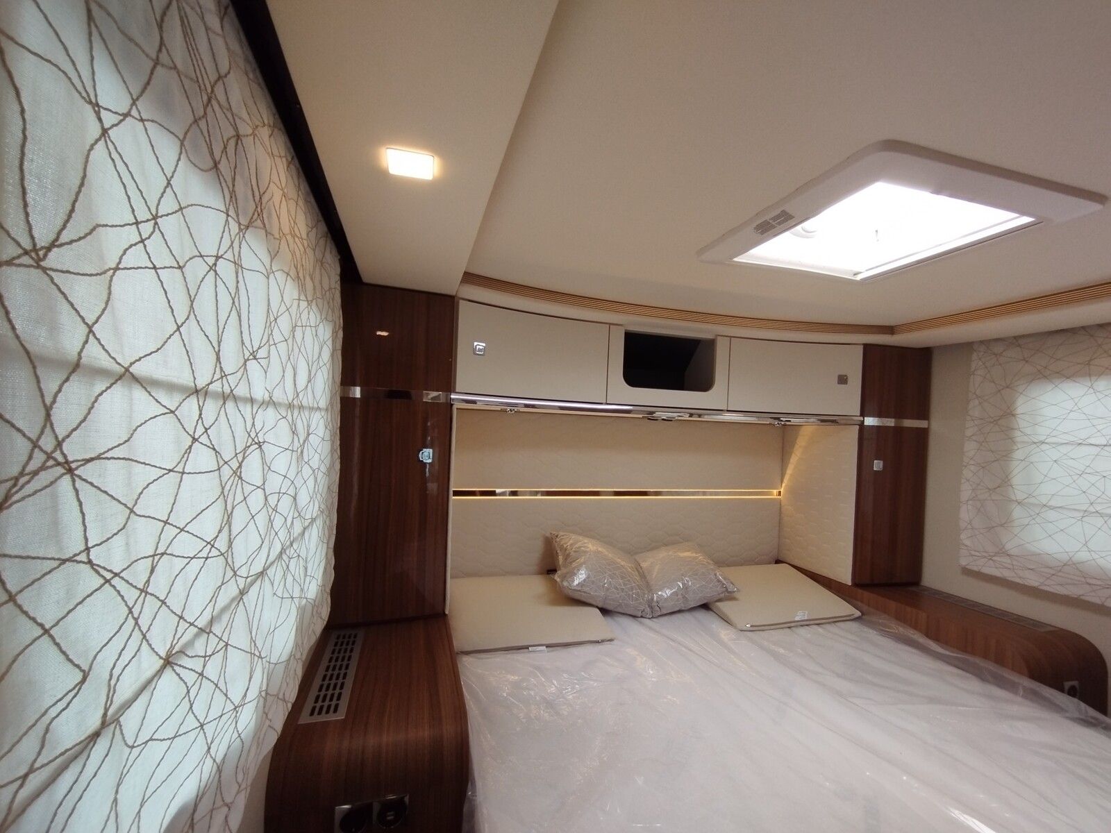 Fahrzeugabbildung Eura Mobil Integra I 760 QF SAT,Solar,Klimaanlage,TV,RK